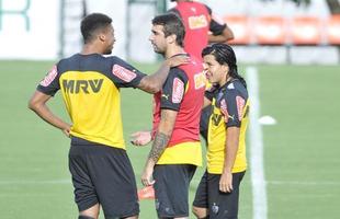 Levir Culpi dividiu o campo principal da Cidade do Galo em dois, mas o time titular no sofreu alteraes em relao ao jogo de sbado, contra o Mamor