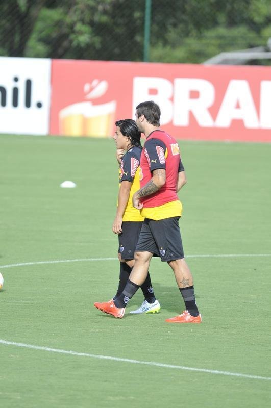 Levir Culpi dividiu o campo principal da Cidade do Galo em dois, mas o time titular no sofreu alteraes em relao ao jogo de sbado, contra o Mamor
