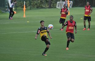 Levir Culpi dividiu o campo principal da Cidade do Galo em dois, mas o time titular no sofreu alteraes em relao ao jogo de sbado, contra o Mamor