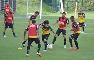 Levir Culpi dividiu o campo principal da Cidade do Galo em dois, mas o time titular no sofreu alteraes em relao ao jogo de sbado, contra o Mamor