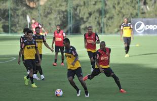 Levir Culpi dividiu o campo principal da Cidade do Galo em dois, mas o time titular no sofreu alteraes em relao ao jogo de sbado, contra o Mamor