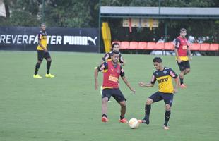 Levir Culpi dividiu o campo principal da Cidade do Galo em dois, mas o time titular no sofreu alteraes em relao ao jogo de sbado, contra o Mamor