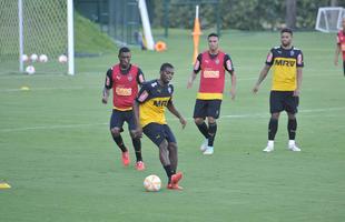 Levir Culpi dividiu o campo principal da Cidade do Galo em dois, mas o time titular no sofreu alteraes em relao ao jogo de sbado, contra o Mamor