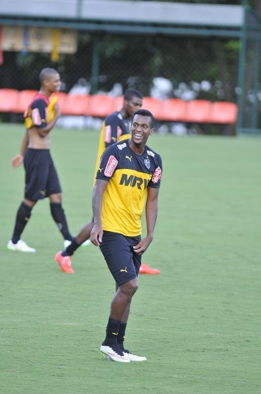 Levir Culpi dividiu o campo principal da Cidade do Galo em dois, mas o time titular no sofreu alteraes em relao ao jogo de sbado, contra o Mamor