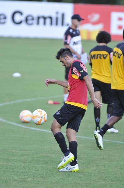 Levir Culpi dividiu o campo principal da Cidade do Galo em dois, mas o time titular no sofreu alteraes em relao ao jogo de sbado, contra o Mamor
