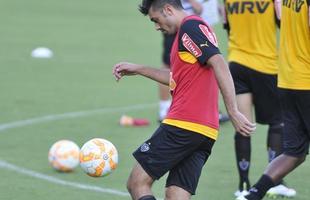 Levir Culpi dividiu o campo principal da Cidade do Galo em dois, mas o time titular no sofreu alteraes em relao ao jogo de sbado, contra o Mamor