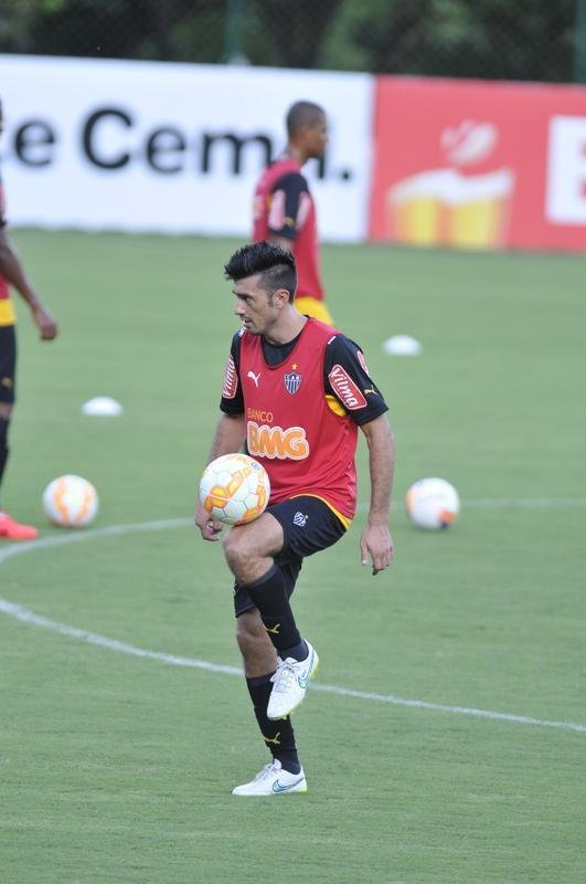 Levir Culpi dividiu o campo principal da Cidade do Galo em dois, mas o time titular no sofreu alteraes em relao ao jogo de sbado, contra o Mamor