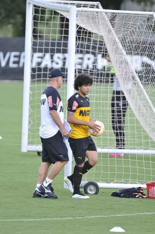 Levir Culpi dividiu o campo principal da Cidade do Galo em dois, mas o time titular no sofreu alteraes em relao ao jogo de sbado, contra o Mamor