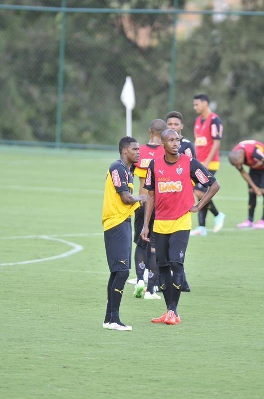 Levir Culpi dividiu o campo principal da Cidade do Galo em dois, mas o time titular no sofreu alteraes em relao ao jogo de sbado, contra o Mamor