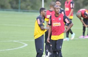 Levir Culpi dividiu o campo principal da Cidade do Galo em dois, mas o time titular no sofreu alteraes em relao ao jogo de sbado, contra o Mamor