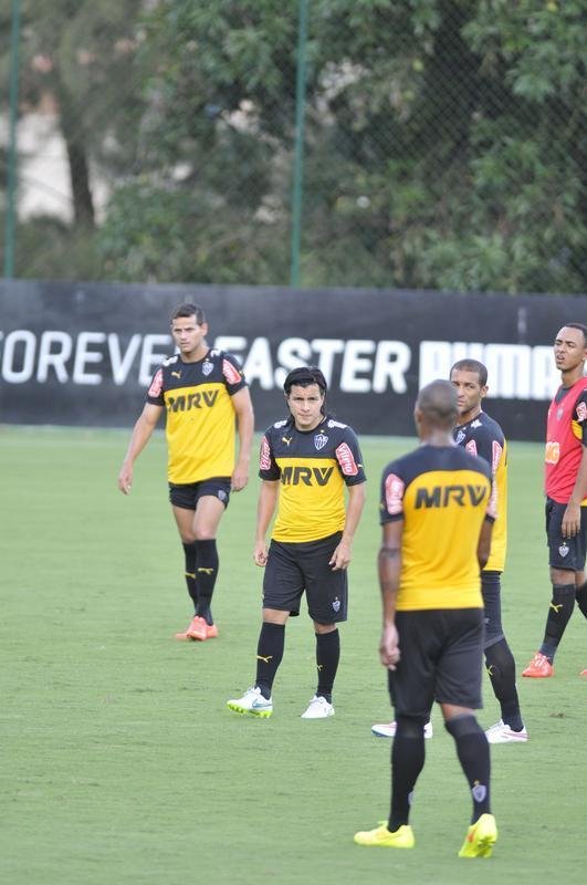 Levir Culpi dividiu o campo principal da Cidade do Galo em dois, mas o time titular no sofreu alteraes em relao ao jogo de sbado, contra o Mamor