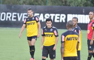 Levir Culpi dividiu o campo principal da Cidade do Galo em dois, mas o time titular no sofreu alteraes em relao ao jogo de sbado, contra o Mamor