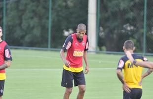 Levir Culpi dividiu o campo principal da Cidade do Galo em dois, mas o time titular no sofreu alteraes em relao ao jogo de sbado, contra o Mamor