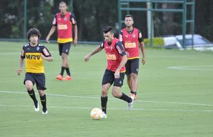 Levir Culpi dividiu o campo principal da Cidade do Galo em dois, mas o time titular no sofreu alteraes em relao ao jogo de sbado, contra o Mamor