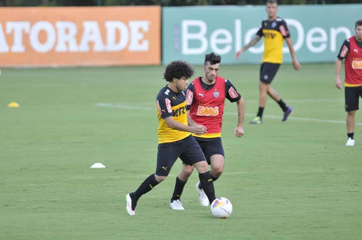 Levir Culpi dividiu o campo principal da Cidade do Galo em dois, mas o time titular no sofreu alteraes em relao ao jogo de sbado, contra o Mamor
