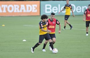 Levir Culpi dividiu o campo principal da Cidade do Galo em dois, mas o time titular no sofreu alteraes em relao ao jogo de sbado, contra o Mamor