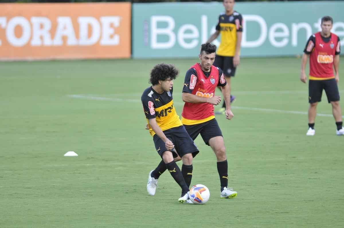 Levir Culpi dividiu o campo principal da Cidade do Galo em dois, mas o time titular no sofreu alteraes em relao ao jogo de sbado, contra o Mamor