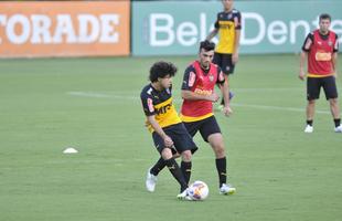 Levir Culpi dividiu o campo principal da Cidade do Galo em dois, mas o time titular no sofreu alteraes em relao ao jogo de sbado, contra o Mamor