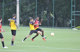 Levir Culpi dividiu o campo principal da Cidade do Galo em dois, mas o time titular no sofreu alteraes em relao ao jogo de sbado, contra o Mamor