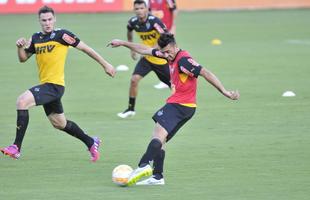 Levir Culpi dividiu o campo principal da Cidade do Galo em dois, mas o time titular no sofreu alteraes em relao ao jogo de sbado, contra o Mamor