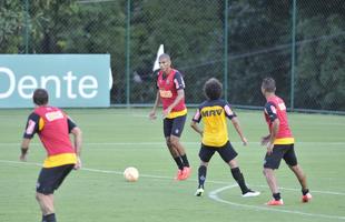 Levir Culpi dividiu o campo principal da Cidade do Galo em dois, mas o time titular no sofreu alteraes em relao ao jogo de sbado, contra o Mamor