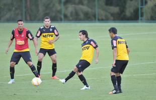 Levir Culpi dividiu o campo principal da Cidade do Galo em dois, mas o time titular no sofreu alteraes em relao ao jogo de sbado, contra o Mamor