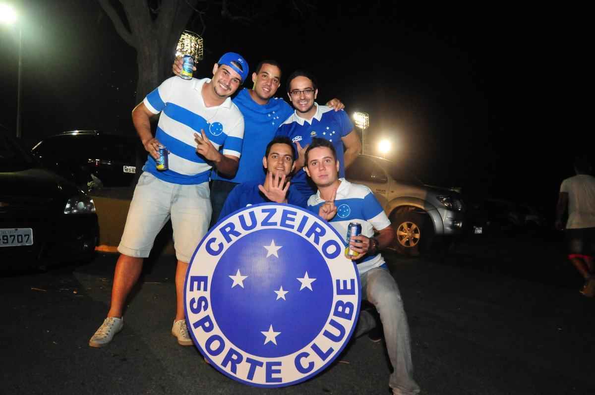 Arena do Calado, em Nova Serrana, recebeu duelo entre Bugre e Raposa, pela terceira rodada do Estadual