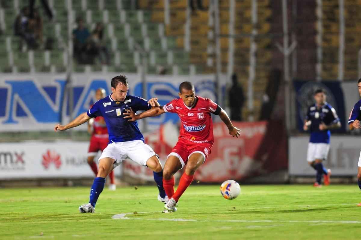 Arena do Calado, em Nova Serrana, recebeu duelo entre Bugre e Raposa, pela terceira rodada do Estadual