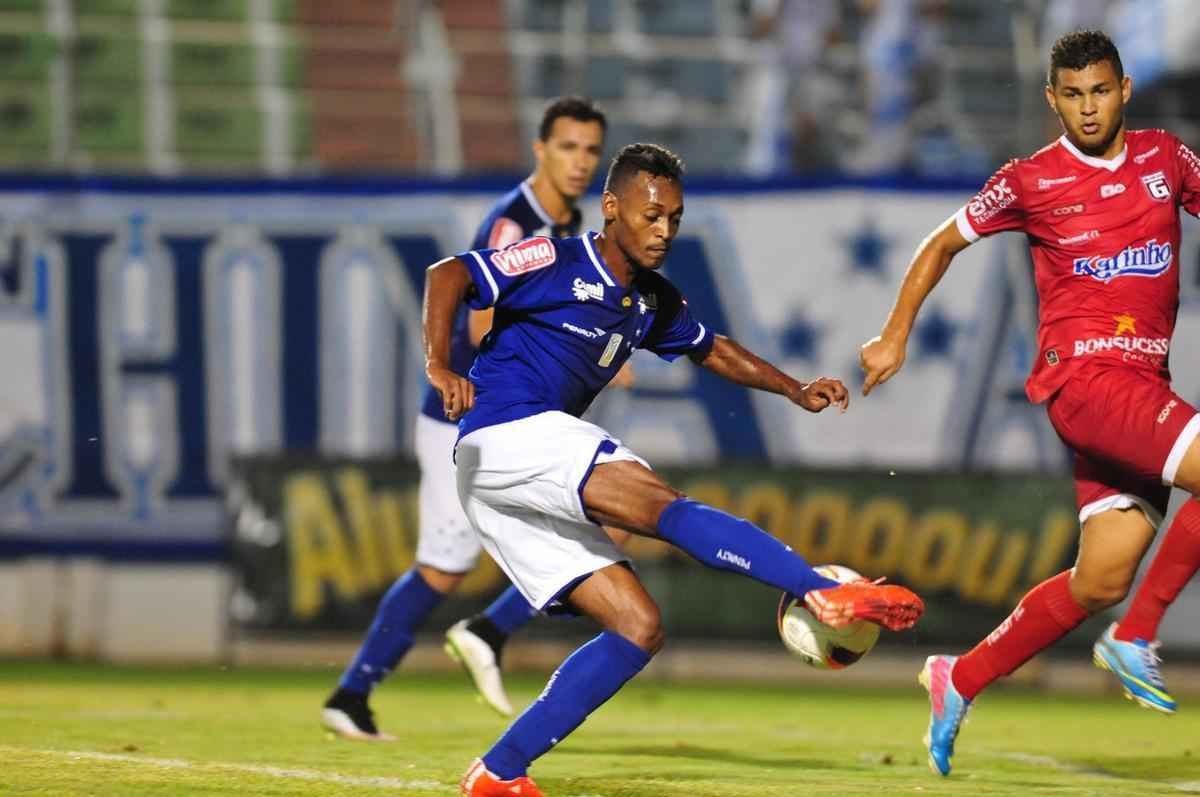 Arena do Calado, em Nova Serrana, recebeu duelo entre Bugre e Raposa, pela terceira rodada do Estadual