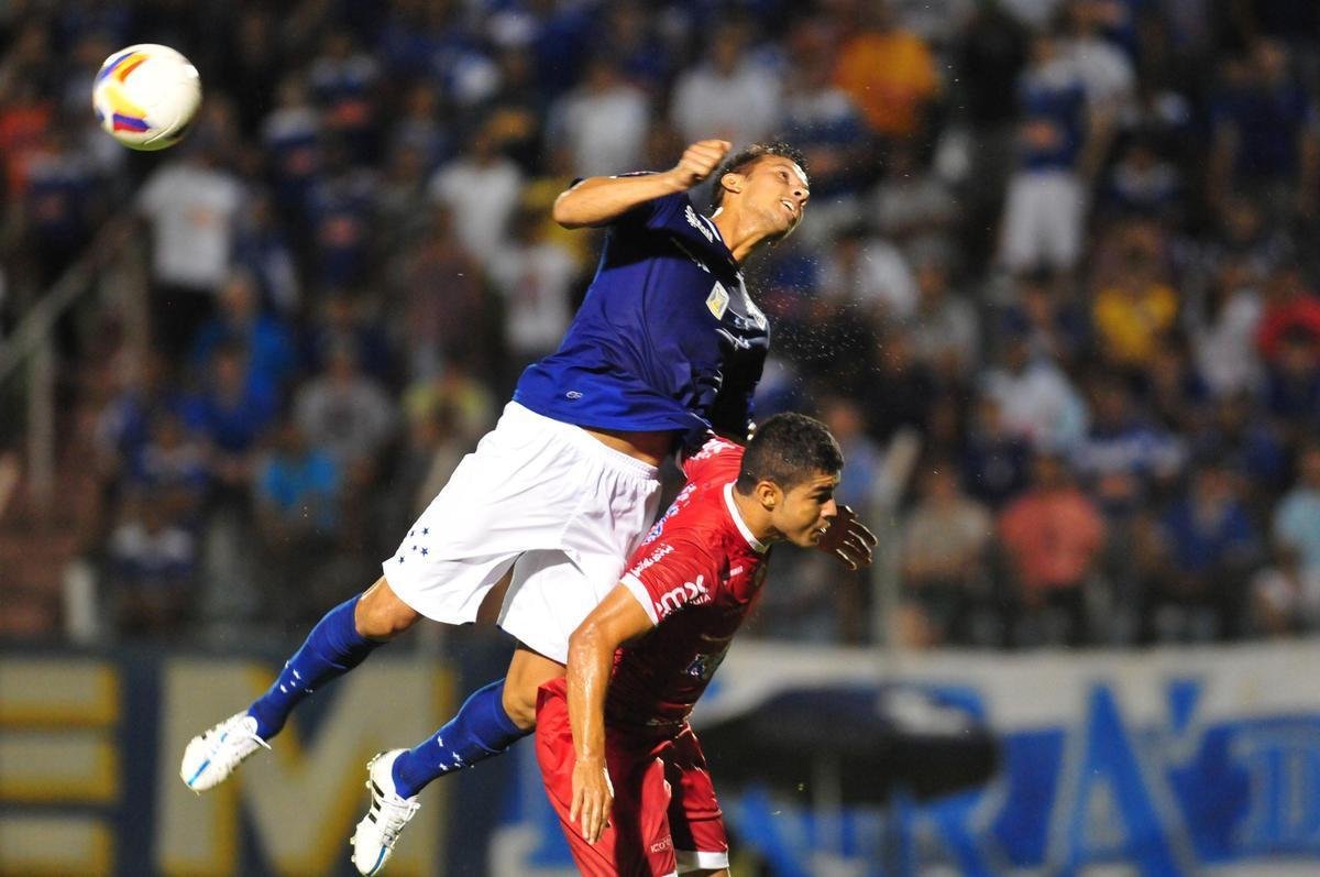 Arena do Calado, em Nova Serrana, recebeu duelo entre Bugre e Raposa, pela terceira rodada do Estadual