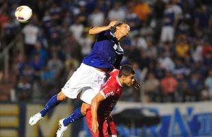 Arena do Calado, em Nova Serrana, recebeu duelo entre Bugre e Raposa, pela terceira rodada do Estadual