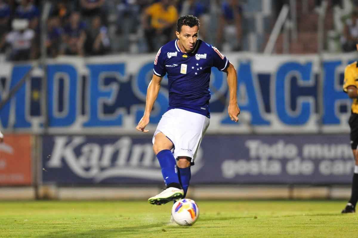 Arena do Calado, em Nova Serrana, recebeu duelo entre Bugre e Raposa, pela terceira rodada do Estadual