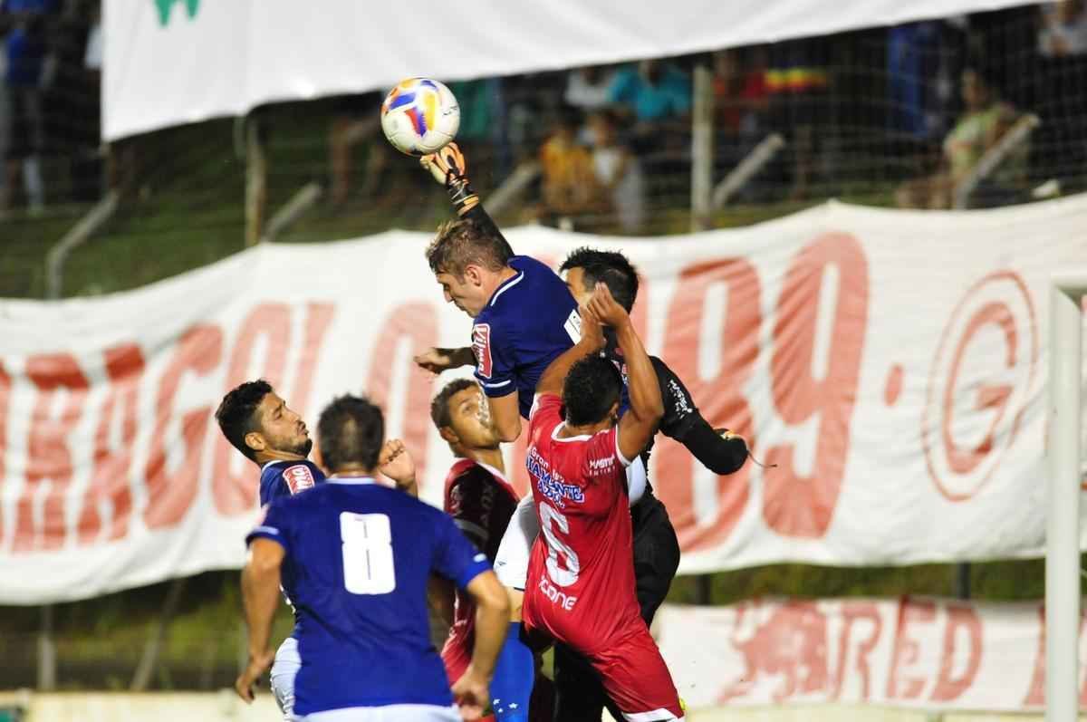 Arena do Calado, em Nova Serrana, recebeu duelo entre Bugre e Raposa, pela terceira rodada do Estadual