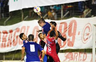 Arena do Calado, em Nova Serrana, recebeu duelo entre Bugre e Raposa, pela terceira rodada do Estadual