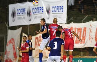 Arena do Calado, em Nova Serrana, recebeu duelo entre Bugre e Raposa, pela terceira rodada do Estadual