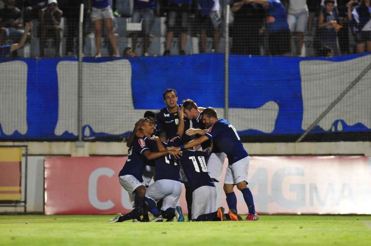 Arena do Calado, em Nova Serrana, recebeu duelo entre Bugre e Raposa, pela terceira rodada do Estadual