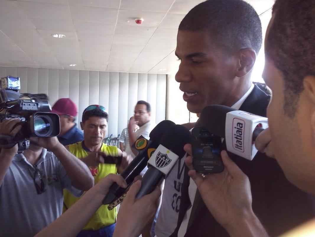 Embarque do Atltico para enfrentar o Colo Colo no Chile