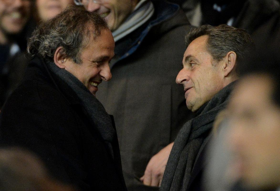 Empate por 1 a 1 no Parque dos Prncipes foi prestigiado por Ra, Beckham, Dunga, Michel Platini e Alex Ferguson