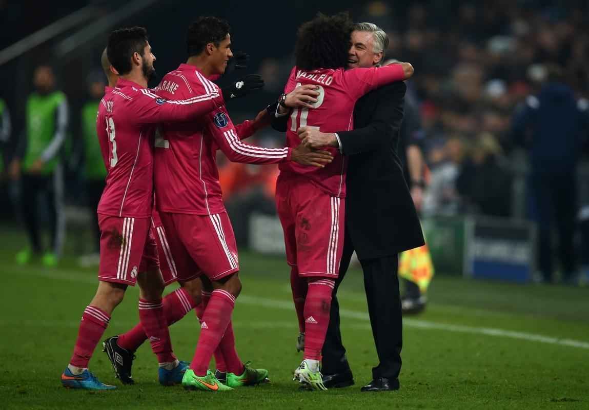 Lucas Silva, ex-Cruzeiro, foi titular do Real Madrid na Liga dos Campees no jogo contra o Schalke, na Alemanha
