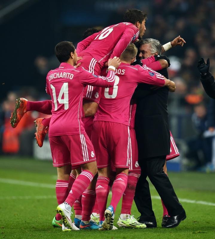 Lucas Silva, ex-Cruzeiro, foi titular do Real Madrid na Liga dos Campees no jogo contra o Schalke, na Alemanha