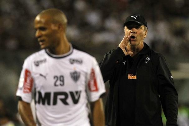 Atlético foi a Santiago para enfrentar o Colo Colo no estádio Monumental