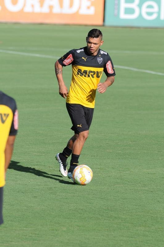 A formao do treinamento desta sexta-feira foi Victor; Carlos Csar, Tiago, Edcarlos e Emerson Conceio; Pierre, Josu, Crdenas e Carlos; Cesinha e Andr. Destaque para o atacante Andr, autor de dois gols
