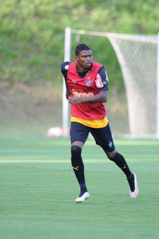 A formao do treinamento desta sexta-feira foi Victor; Carlos Csar, Tiago, Edcarlos e Emerson Conceio; Pierre, Josu, Crdenas e Carlos; Cesinha e Andr. Destaque para o atacante Andr, autor de dois gols