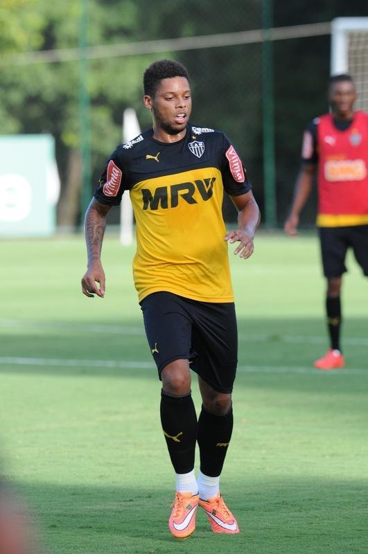 A formao do treinamento desta sexta-feira foi Victor; Carlos Csar, Tiago, Edcarlos e Emerson Conceio; Pierre, Josu, Crdenas e Carlos; Cesinha e Andr. Destaque para o atacante Andr, autor de dois gols