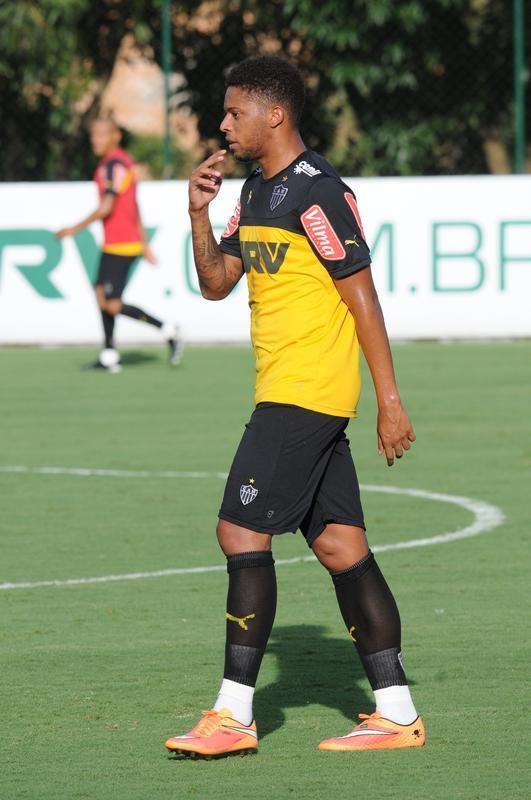 A formao do treinamento desta sexta-feira foi Victor; Carlos Csar, Tiago, Edcarlos e Emerson Conceio; Pierre, Josu, Crdenas e Carlos; Cesinha e Andr. Destaque para o atacante Andr, autor de dois gols