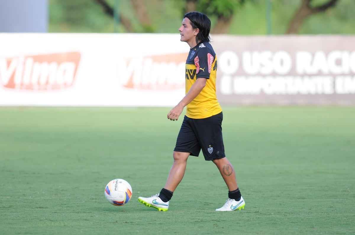 A formao do treinamento desta sexta-feira foi Victor; Carlos Csar, Tiago, Edcarlos e Emerson Conceio; Pierre, Josu, Crdenas e Carlos; Cesinha e Andr. Destaque para o atacante Andr, autor de dois gols