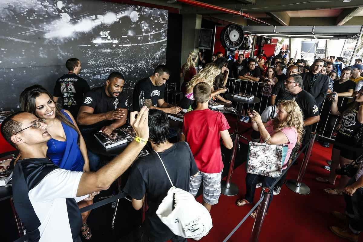 Fotos do evento realizado para os fs do UFC em Porto Alegre