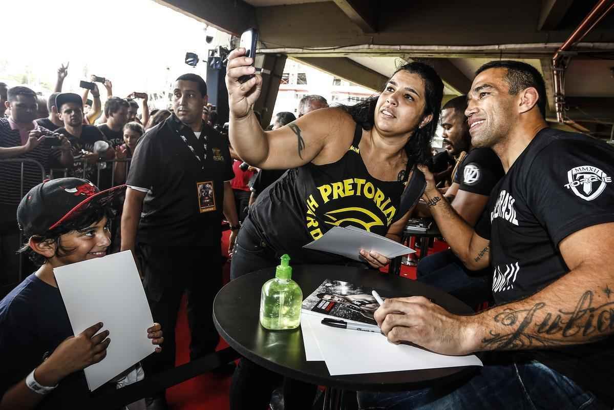 Fotos do evento realizado para os fs do UFC em Porto Alegre