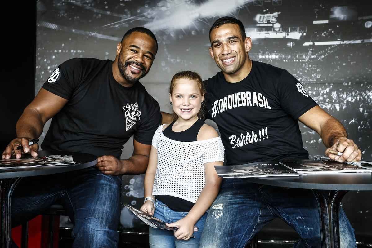 Fotos do evento realizado para os fs do UFC em Porto Alegre