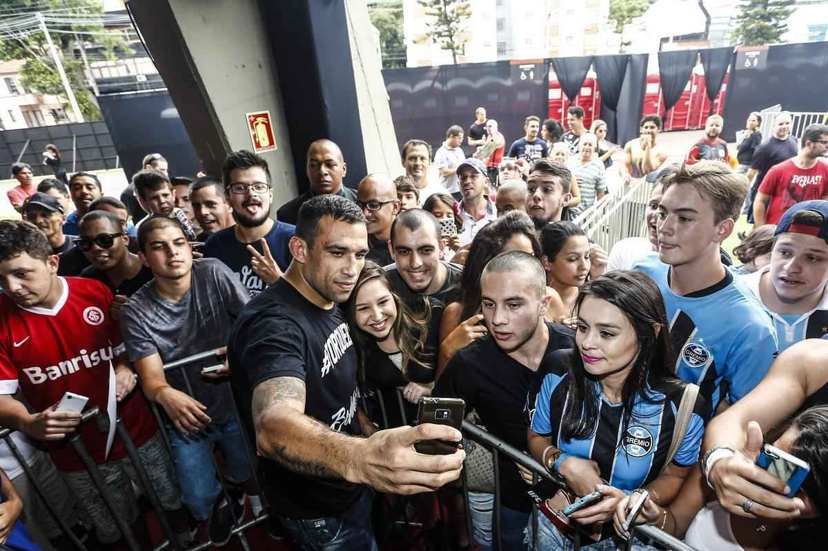 Fotos do evento realizado para os fs do UFC em Porto Alegre